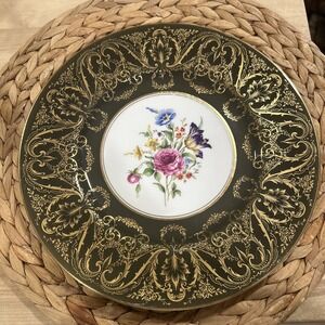 Royal Worcester‎ Antique plate from 1950 design in gold and green collection